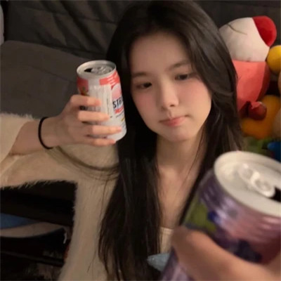 2025年的女生头像真人单张