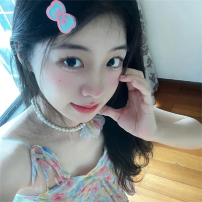 2025年的女生头像真人单张