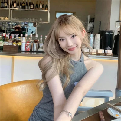 2025微信女生的头像图片真人