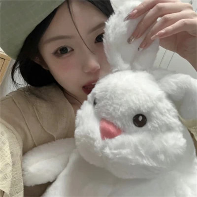 2025微信女生的头像图片真人