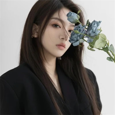 2025微信女生的头像图片真人