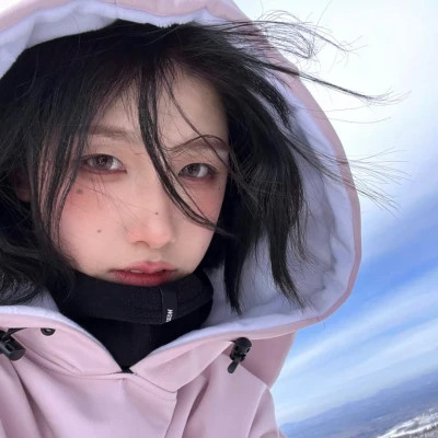 2025超火微信头像女真人