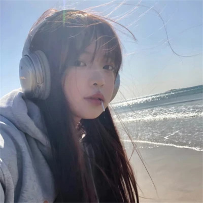 好看的微信女生版真人头像