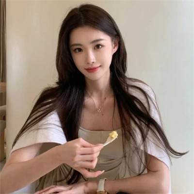 好看的微信女生版真人头像