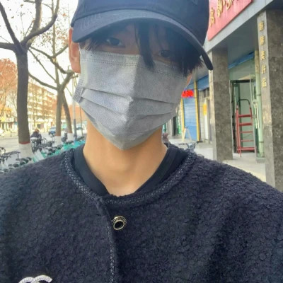 2025帅气男生微信头像