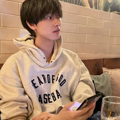 2025年最新款头像男真人