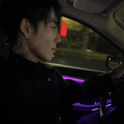 2025最火男生头像真人