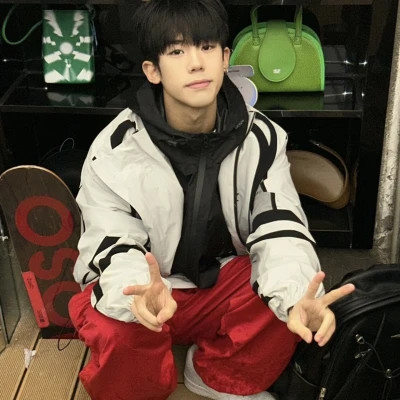 2025最火男生头像真人