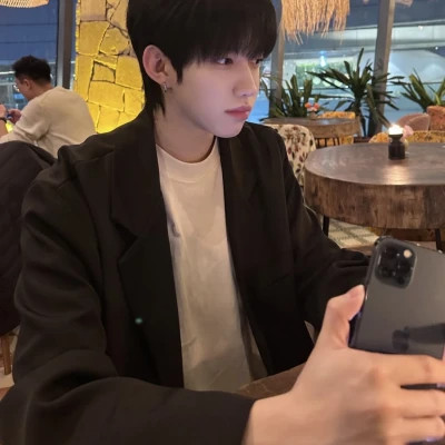 2025最火男生头像真人