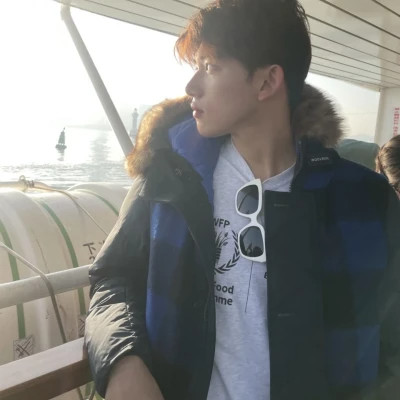 2025年最火爆的男头像