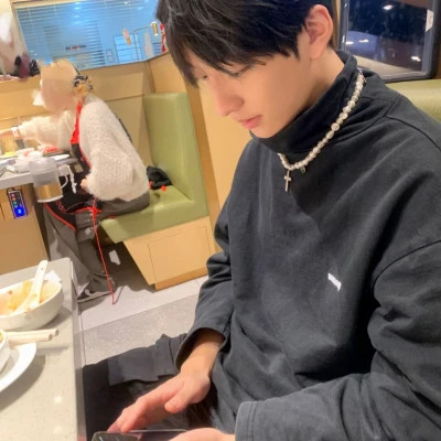 头像男生微信好看真人