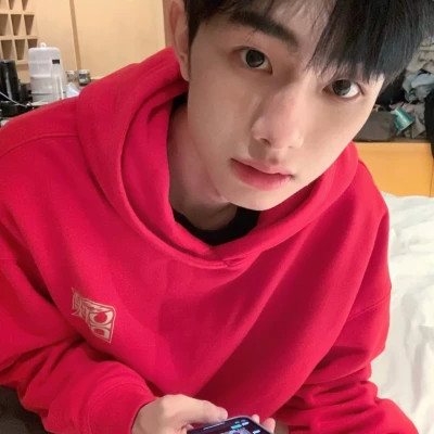 微信花里胡哨头像男生真人