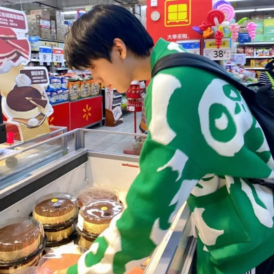 微信花里胡哨头像男生真人