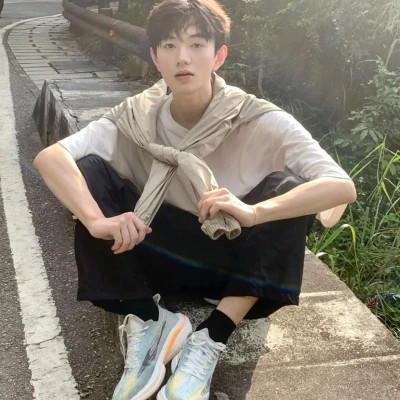 微信花里胡哨头像男生真人