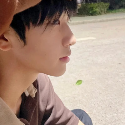 微信花里胡哨头像男生真人