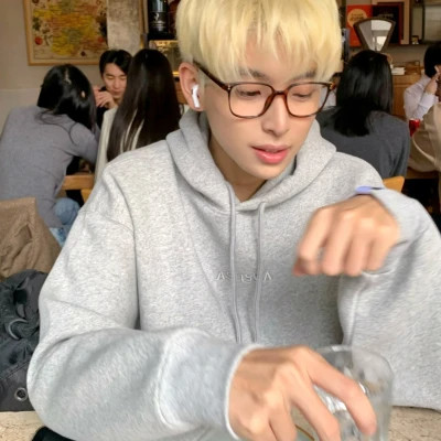 常用男生微信头像真人