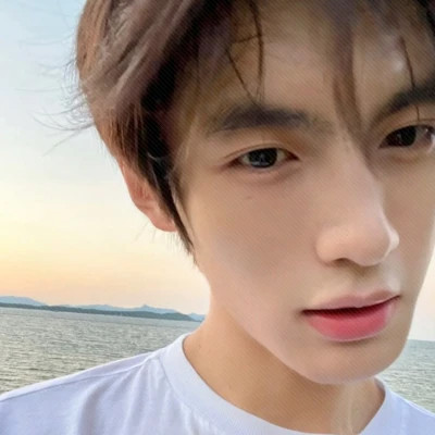 个性超级好看的男生真人帅气男头