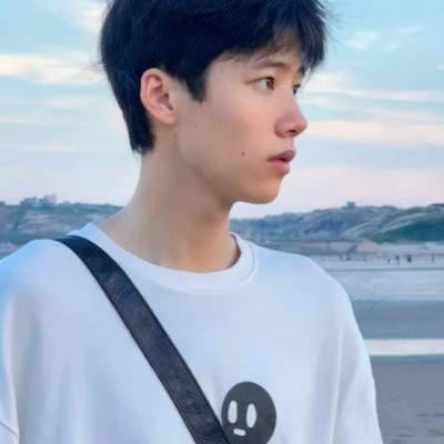 个性超级好看的男生真人帅气男头