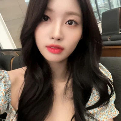 2025最新超好看的头像女生高清真人