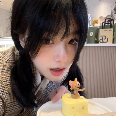 2025最新超好看的头像女生高清真人