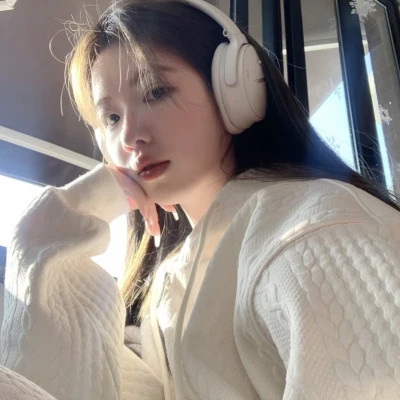 2025最新超好看的头像女生高清真人