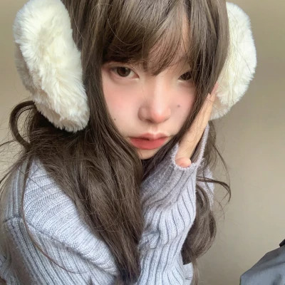 2025最新超好看的头像女生高清真人