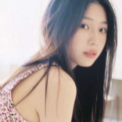 2025最新超好看的头像女生高清真人