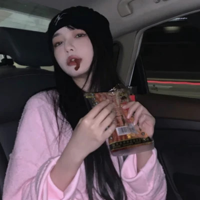 又甜又酷的女生头像