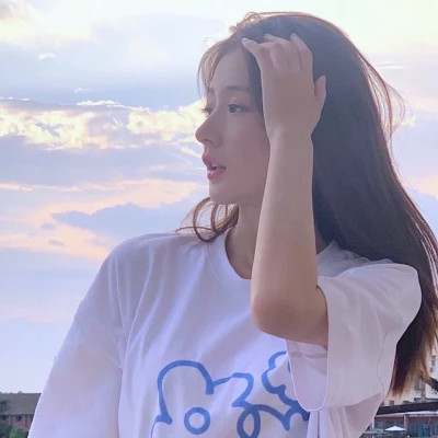 又甜又酷的女生头像