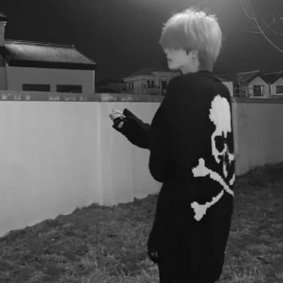 微信高清黑白男痞帅真人头像