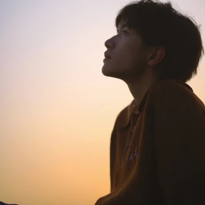 QQ头像2025男真人高清图片