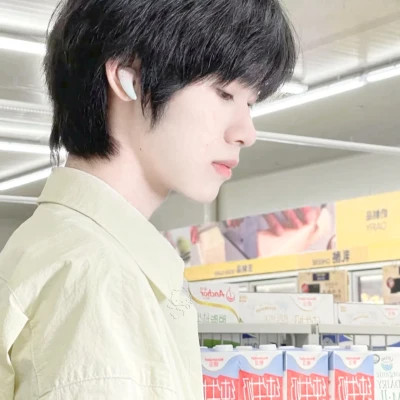 2025最火男生网图头像