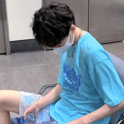2025最火的男生头像高清真人