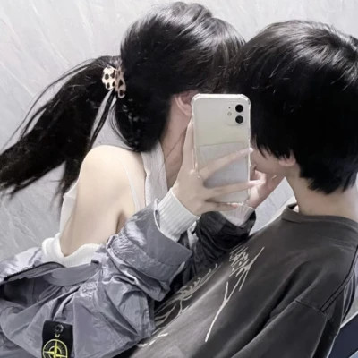 男女生亲密情侣头像2025图片