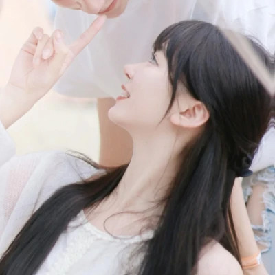 男女生亲密情侣头像2025图片