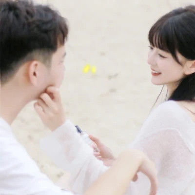男女生亲密情侣头像2025图片