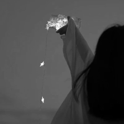 丧头像女生伤感黑白意境图片