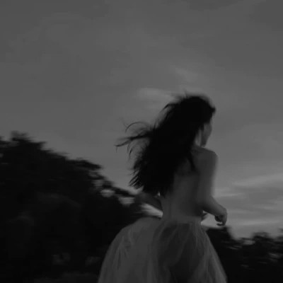 丧头像女生伤感黑白意境图片