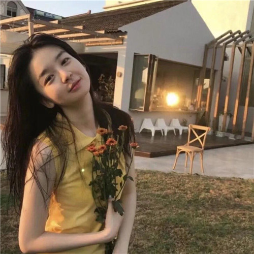 2025很美的最火女性头像图片
