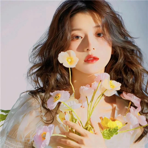 2025很美的最火女性头像图片