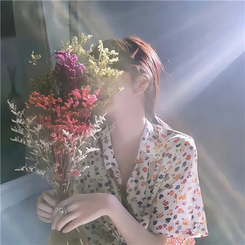 2025很美的最火女性头像图片