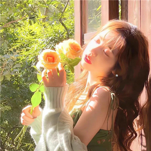2025很美的最火女性头像图片
