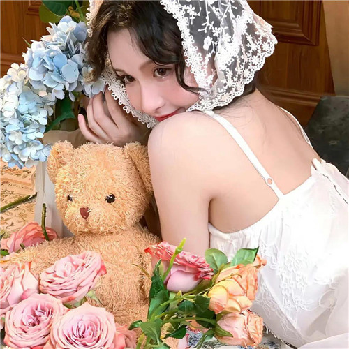 2025很美的最火女性头像图片