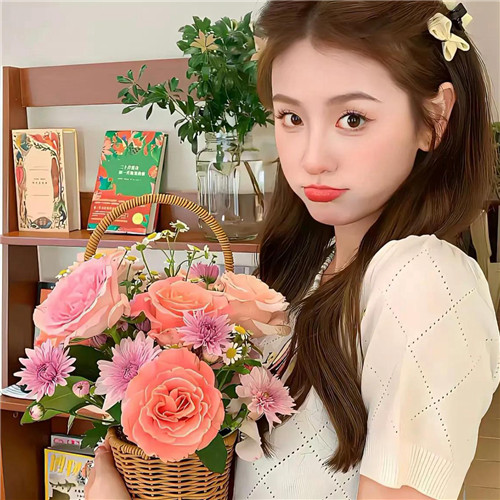2025很美的最火女性头像图片