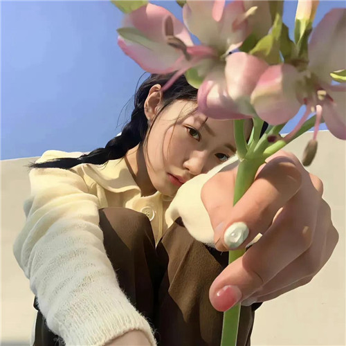 2025很美的最火女性头像图片