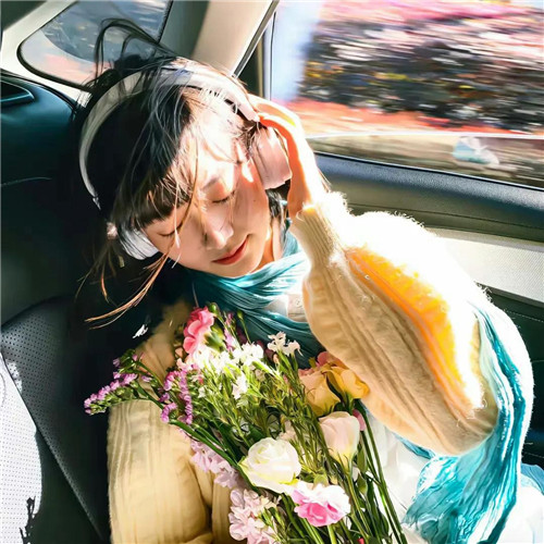 2025很美的最火女性头像图片