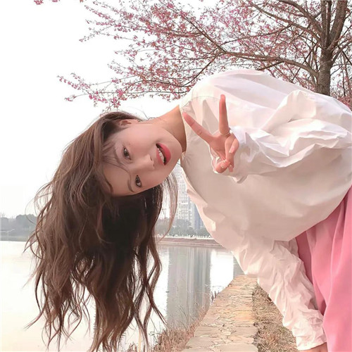 2025很美的最火女性头像图片