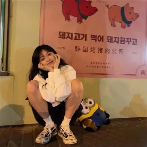 看上去就很自由的氛围感女生头像图片