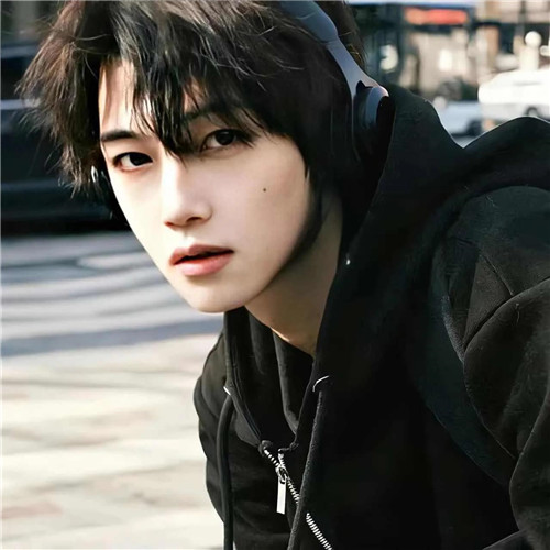 个性微信头像小众男生真人图片