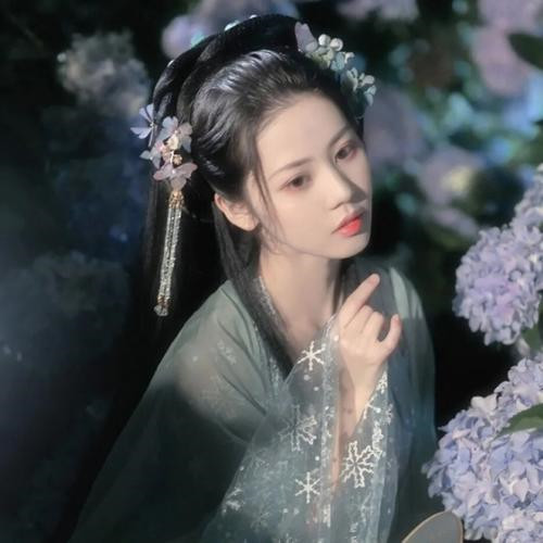 头像图片2025最新款女清晰